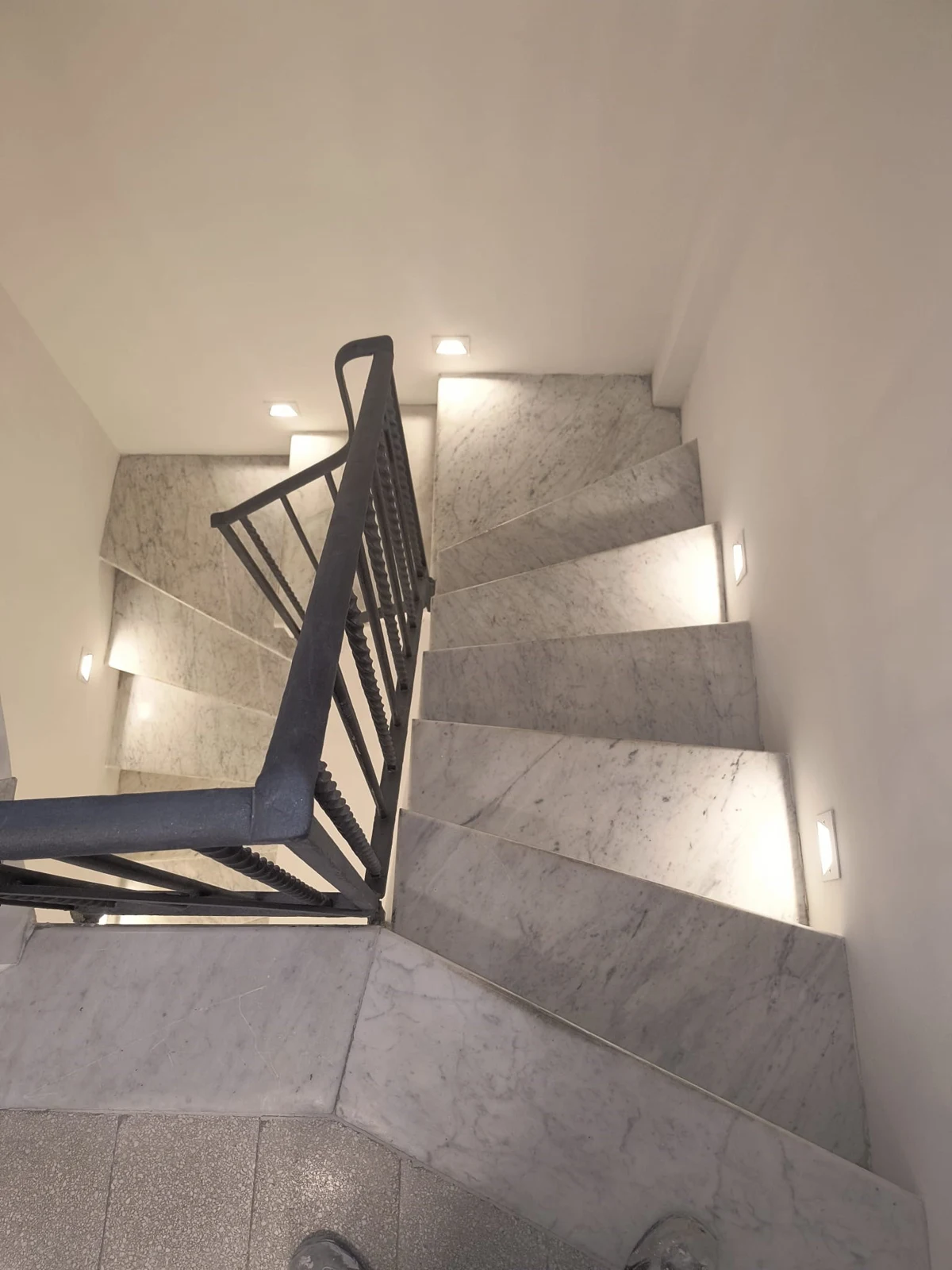 Banca del Fucino — Via Tomacelli 107, Roma · Scala interna