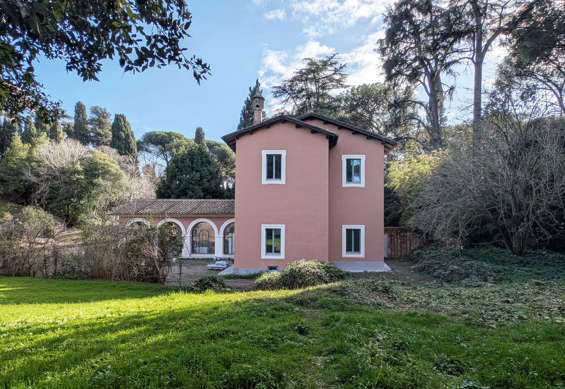 Villa immersa nel verde