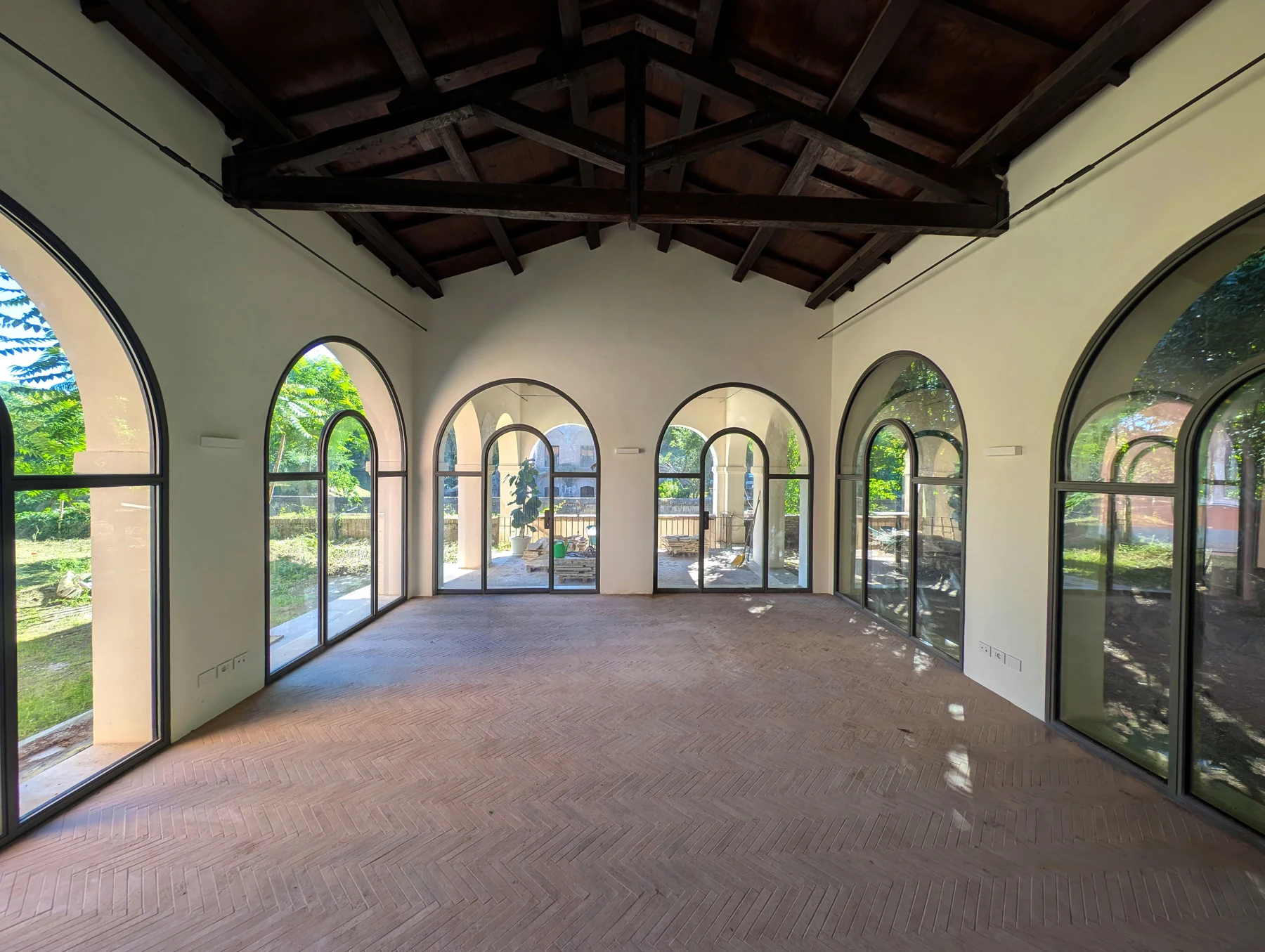 Archi, luce e legno